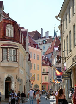 Calle en el casco histórico de Tallin